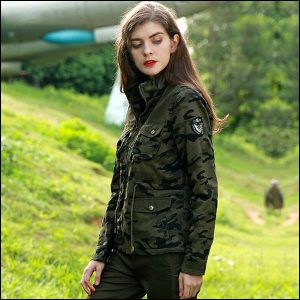 Veste militaire femme avec écusson